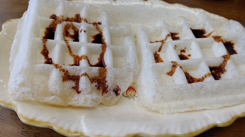 Wakip Swing お餅をホットサンドメーカーのワッフルプレートでサンドして焼き お醤油をひと回し