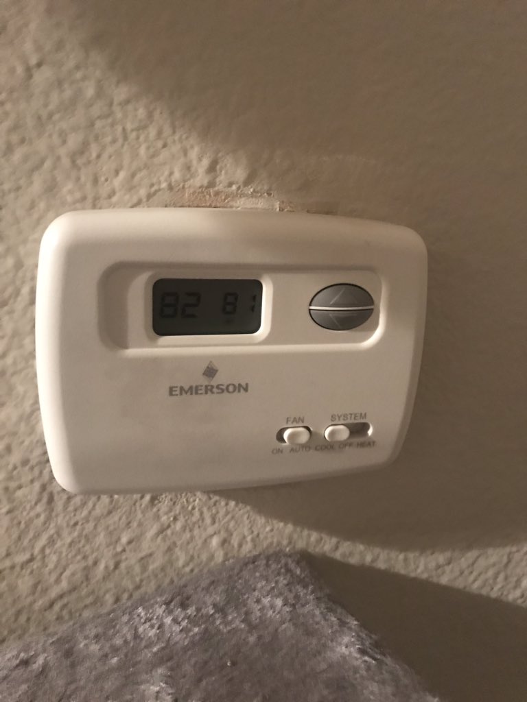 cicivi's tweet photo. @GreystarApts hey thanks for the SUPER appropriate HVAC unit for my apartment. Will enjoy a $300 electric bills for less than 900 sq feet. Door open to the hall which is 10 degrees cooler. Might sleep in the gym, which is 60 degrees... Renew the lease...you’re funny:-) https://t.co/lQEhCIasQU