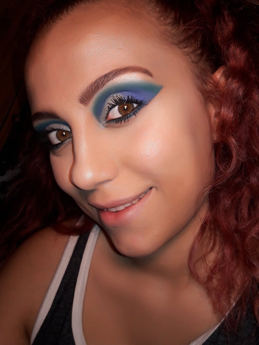 ElenaAlaniz7's tweet photo. Another look just for u guys i took time out of my busy mom life to actually put my face on lol #mondayisalmostover #momlife #tired #kidsinbed #momtime #greystime #feelingbeautiful #makeup #blue https://t.co/GfVBuKVSaP