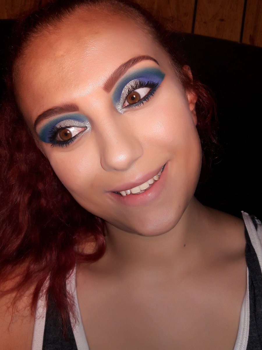ElenaAlaniz7's tweet photo. Another look just for u guys i took time out of my busy mom life to actually put my face on lol #mondayisalmostover #momlife #tired #kidsinbed #momtime #greystime #feelingbeautiful #makeup #blue https://t.co/GfVBuKVSaP