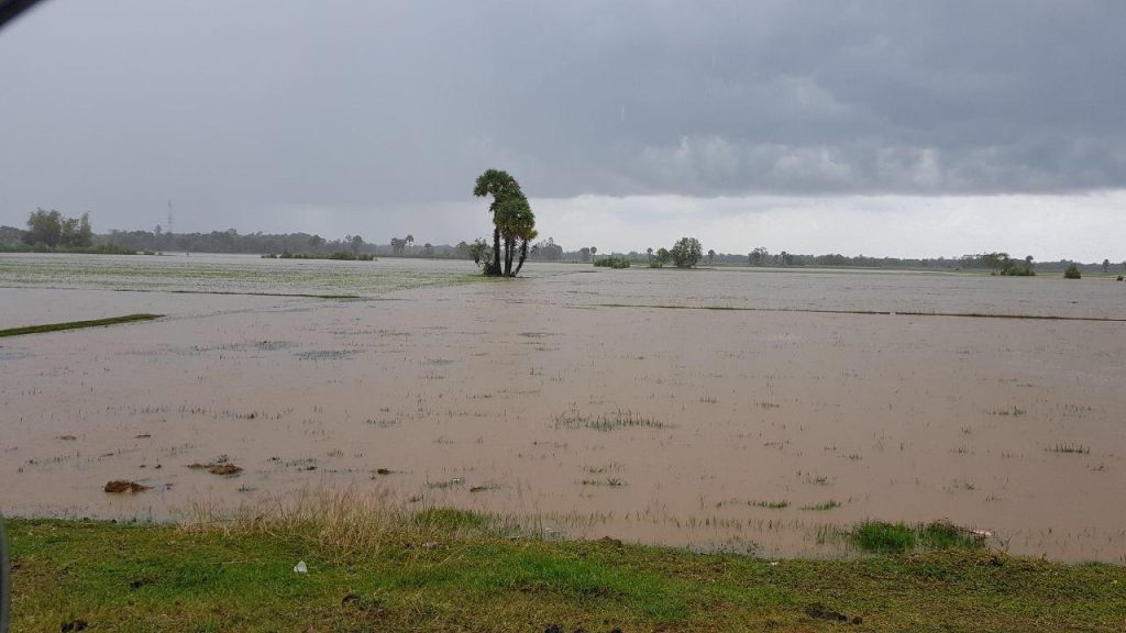 JohnBrownPJ's tweet photo. Cambodia: Chinese company dumps land & drains off water, flooding homes & inundating 87 hectares of agricultural land #Cambodia #China #Chinafication #Exploitation #Colonization #Floods #Farming #CambodiaSellOff #WinWin #HunSanity #FoodSecurity https://t.co/TTLftEXhjw https://t.co/3zLcMG7opS