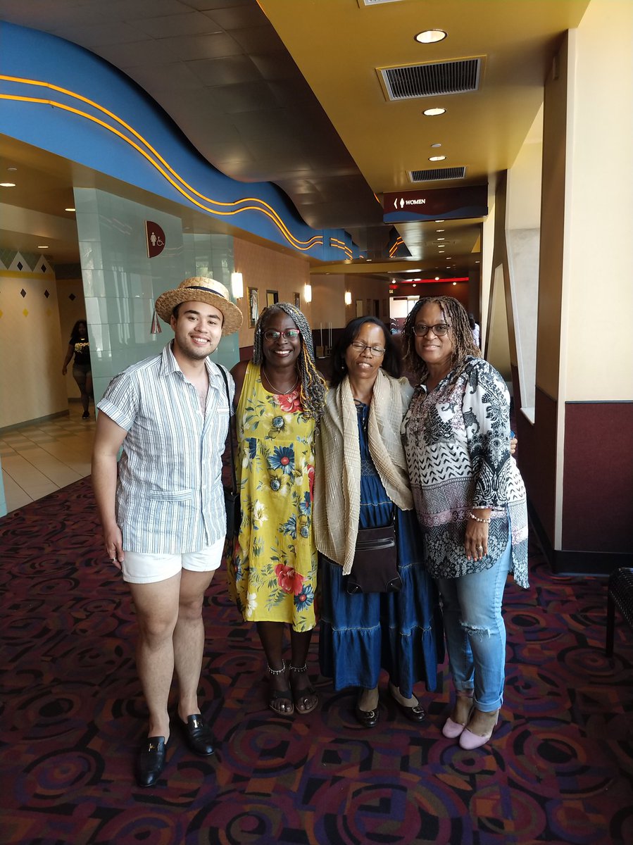 SilverScreenLBC's tweet photo. After the #QueenMary it was off to #HelloDolly on the #BigScreen ... Our first movie as a TCM Backlot Chapter... Silver Screen Long Beach! β€οΈ In line we meet a young man who is now a future Cast & Crew Silver Screen! #TCMBacklot #ReelFamily #ReelFriends π¬π₯ποΈπ½οΈ https://t.co/KLSuvDyWMx