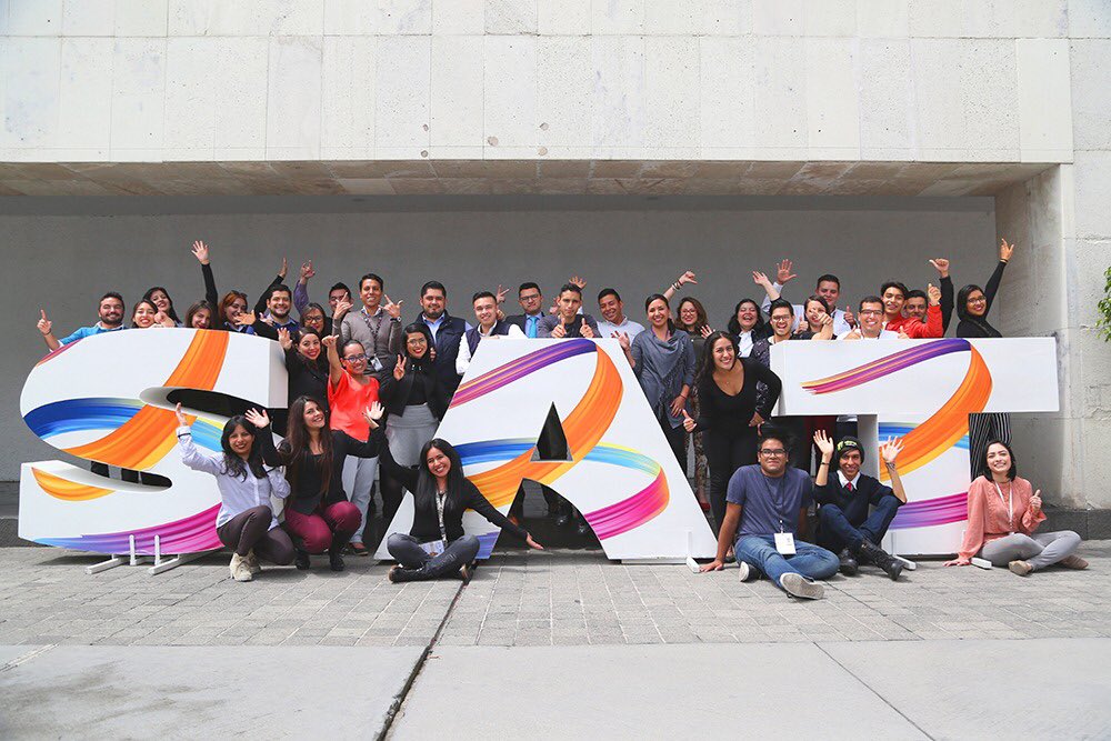 MargRiosFarjat's tweet photo. Es un gusto trabajar con más de 6 mil jóvenes en el @SATMX. Llenos de energía y optimismo, se amalgaman con los funcionarios de larga experiencia y mantienen el dinamismo de la institución. Doy fe de su dedicación y responsabilidad.

#HagámosloJuntos
#DíaInternacionalDeLaJuventud https://t.co/LQssbRHXBM