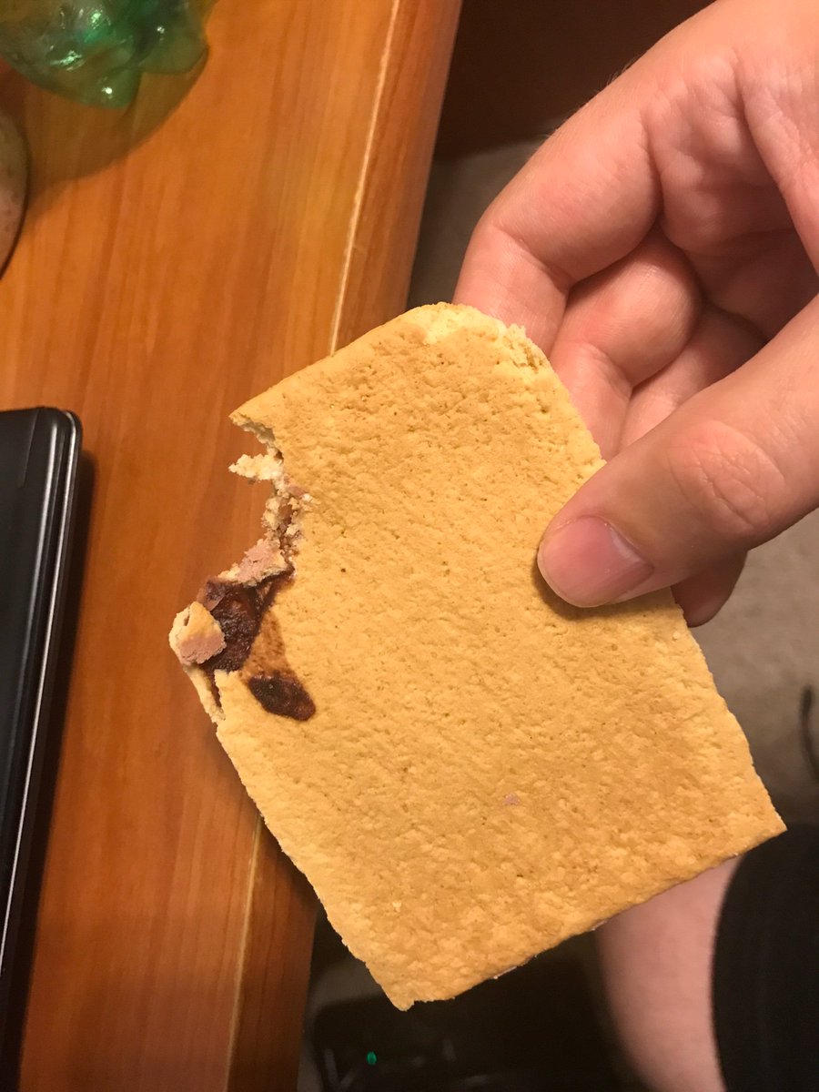 Butterypoopsock's tweet image. My pop tart had a bite taken out of it when i opened it. There was no piece in the package. @KelloggsUS