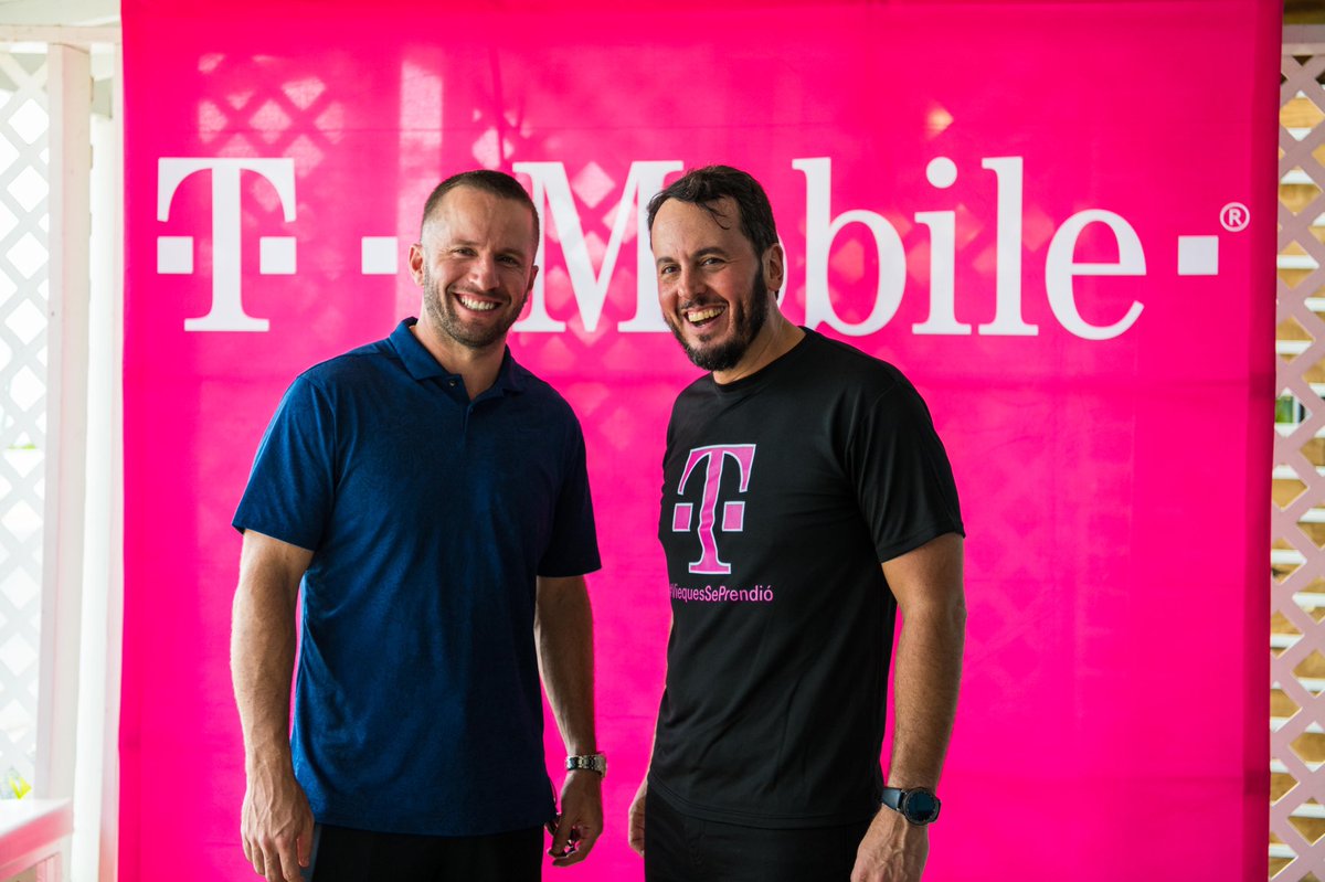 TMobilePR's tweet image. ✅ @jjbareapr y la JJ Barea Foundation nos acompañaron a Vieques y brindaron clínicas de baloncesto a niños y jóvenes, reafirmando el compromiso con Puerto Rico y Vieques. 🏀 #EresDeLosNuestros