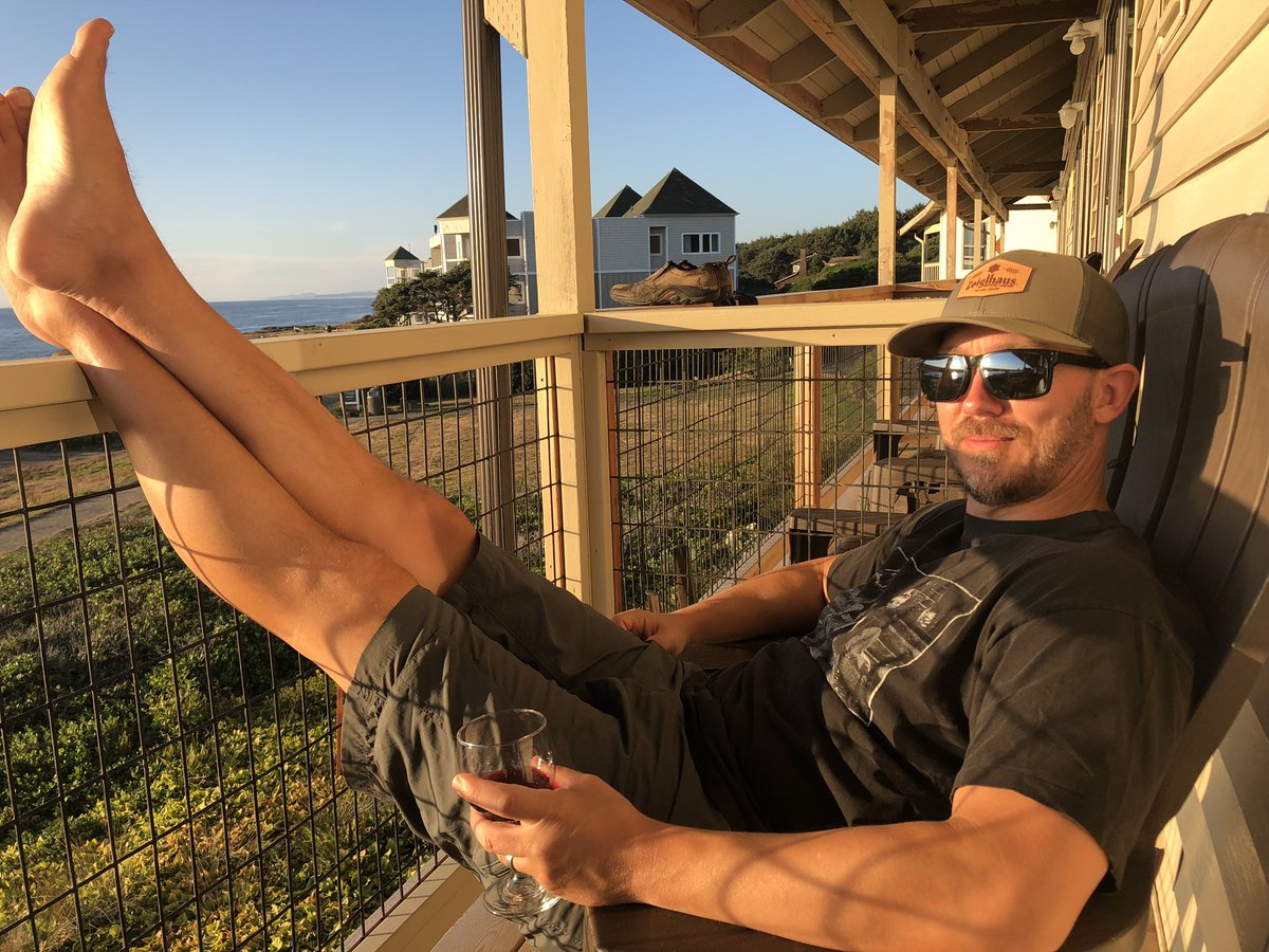 Superredlegman's tweet photo. Sunset, Yachats, OR #firesideinn #yachats https://t.co/SkhhwygWd8