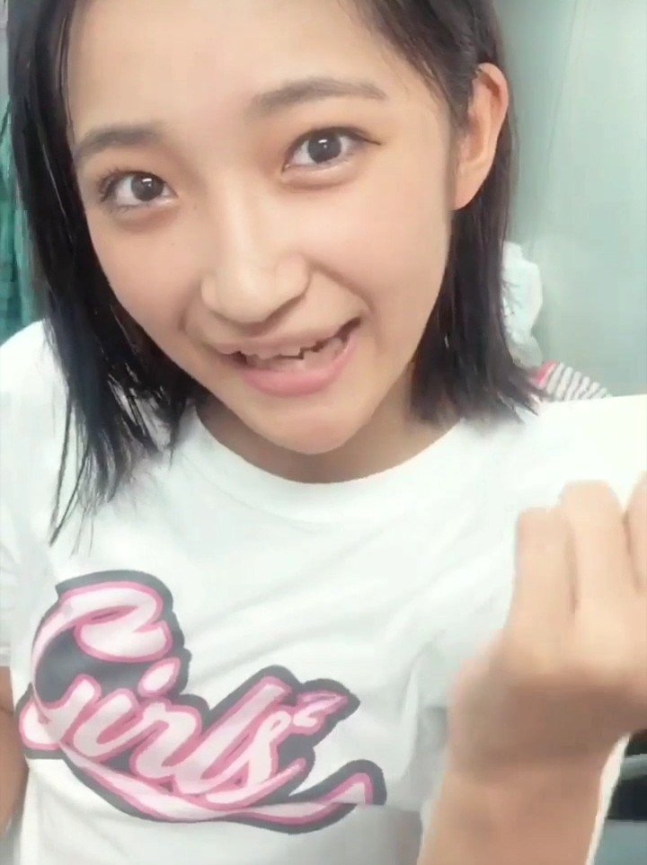 Girls2のリリイベのハイタッチ会からチェキ会に変えて欲しい まあ