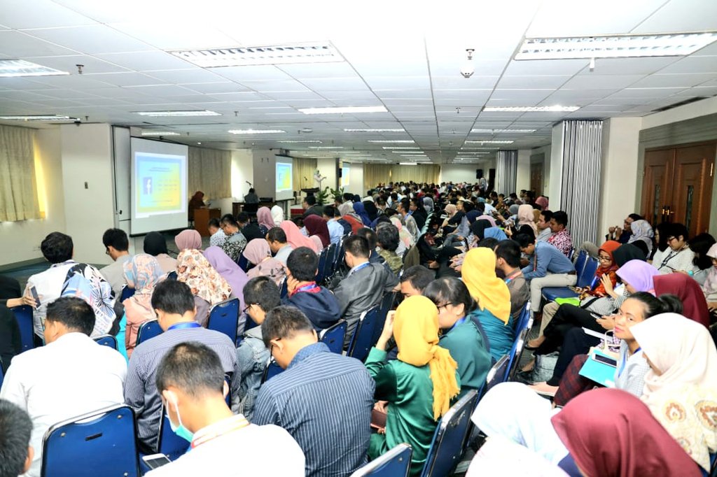 <a href="/hammam_riza/">Hammam Riza</a> jg mengungkapkan sebagai SDM IPTEK, kita harusnya menjadi garda terdepan dlm pemanfaatan IPTEK. Jadi media sosial haruslah sdh menjadi hal yang lumrah   dlm kegiatan sehari-hari, terlebih menghadapi era #RevIndustri40