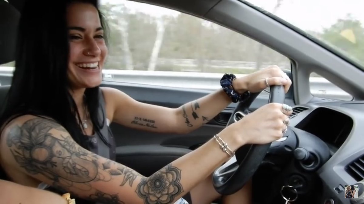 lover_verse's tweet photo. Alissa’s face talking to her fam was majorly heartwarming, but so is Sam’s face when she looks at Alissa #AlissaSamFam #postnotificationsquad #goals #ifrickenloveyouguys @samantha_miani @alissabutt ❤️❤️ https://t.co/4VJBRZamDD