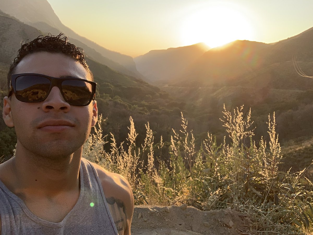 jamesd42_'s tweet photo. Mother Nature’s so dope🧝♀️🌄 #ThinkGreen🍃 #ThrowYourTrashAway https://t.co/Gz0vBSwf3F