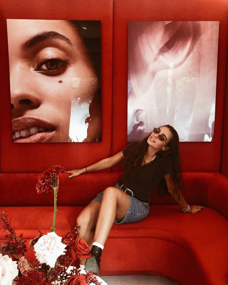 brunsfigb09's tweet photo. 🥀I’ll buy myself some damn roses 🥀 https://t.co/eIZIeb93Q2