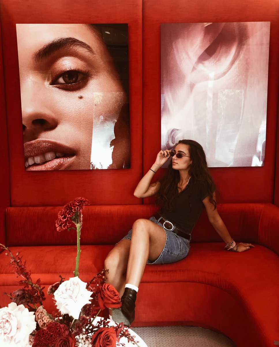 brunsfigb09's tweet photo. 🥀I’ll buy myself some damn roses 🥀 https://t.co/eIZIeb93Q2