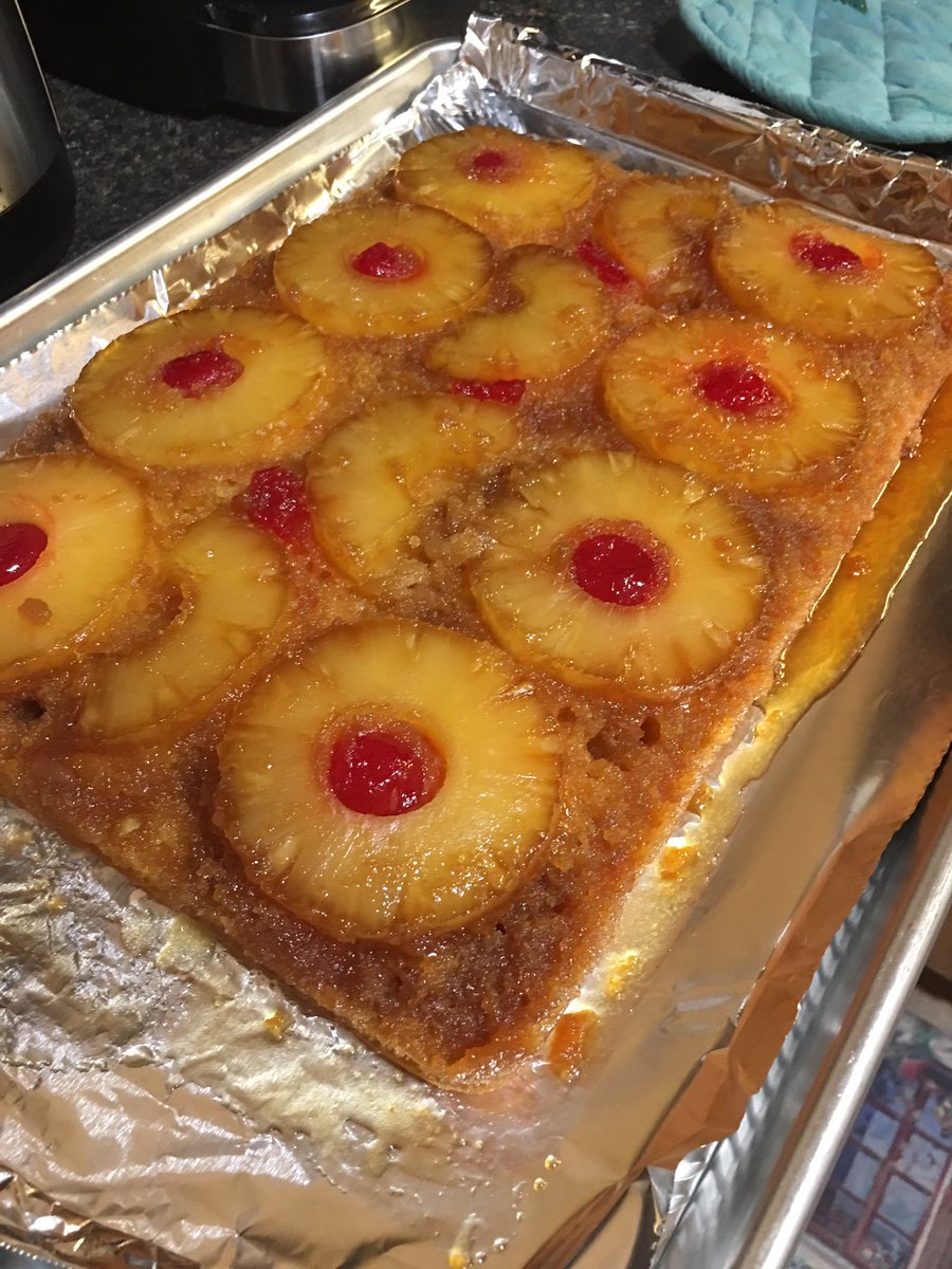 kachinemachine's tweet photo. My pineapple cake though...my mamas recipe 👌 https://t.co/EkD6C2q1Im
