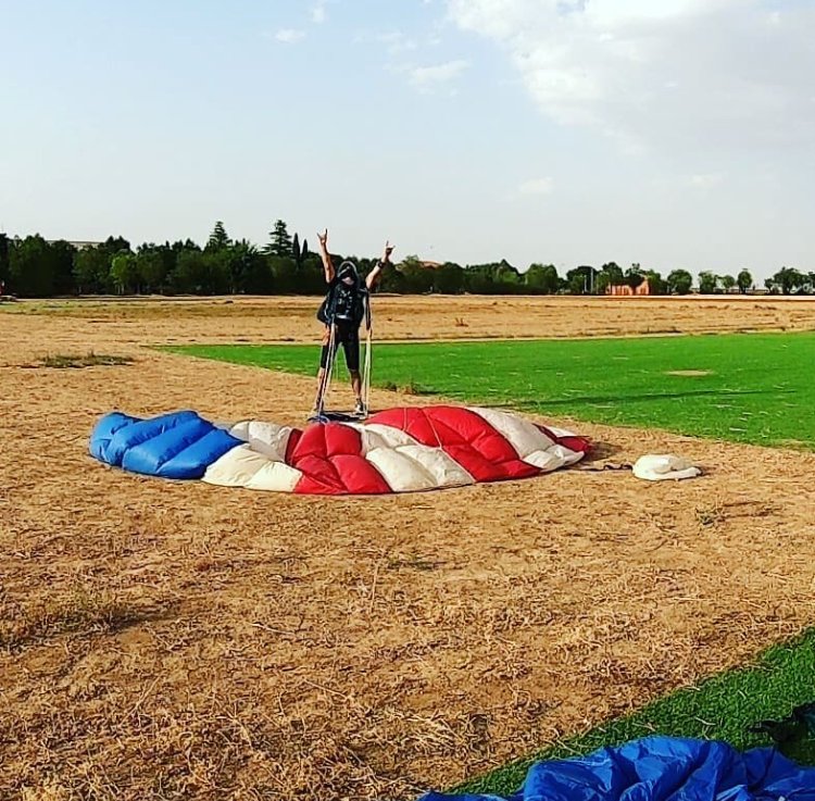 BoneheadHelmets's tweet photo. Mood.
#boneheadcomposites #madeinusa #canopyflight #iloveskydiving #picoftheday #boneheadhelmets #fly #blueskies #pilothelmets #skydivinghelmets https://t.co/J0UWD2NQBq