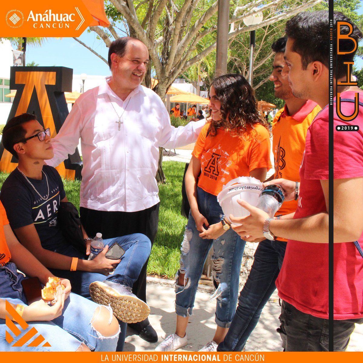 AnahuacCancun's tweet image. Alumnos de nuevo ingreso en convivencia con el @PadreQuirceLC , Rector de nuestro campus.
¡Bienvenidos!

#BIUAGO19
#AnáhuacCancún
#StudyInParadise
#LiderazgoInternacional

🔶Somos Anáhuac, la Universidad Internacional de Cancún