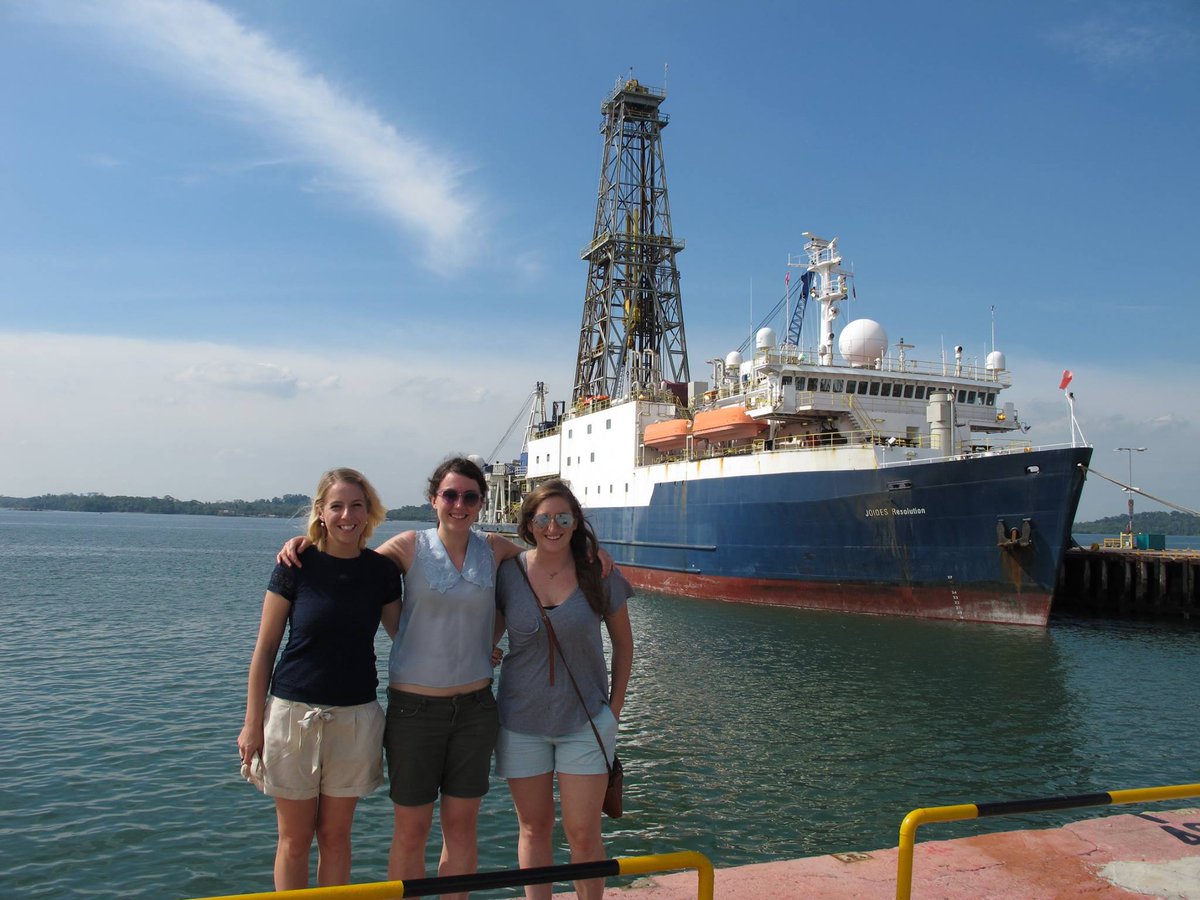 SarahKachovich's tweet photo. From the Himalayas to the deep ocean, #thisismylab.
#scienceweek #NationalScienceWeek #TheJR #FloatingLab #Micropaleontologist #MarineTechnician https://t.co/6MUTxPBa66