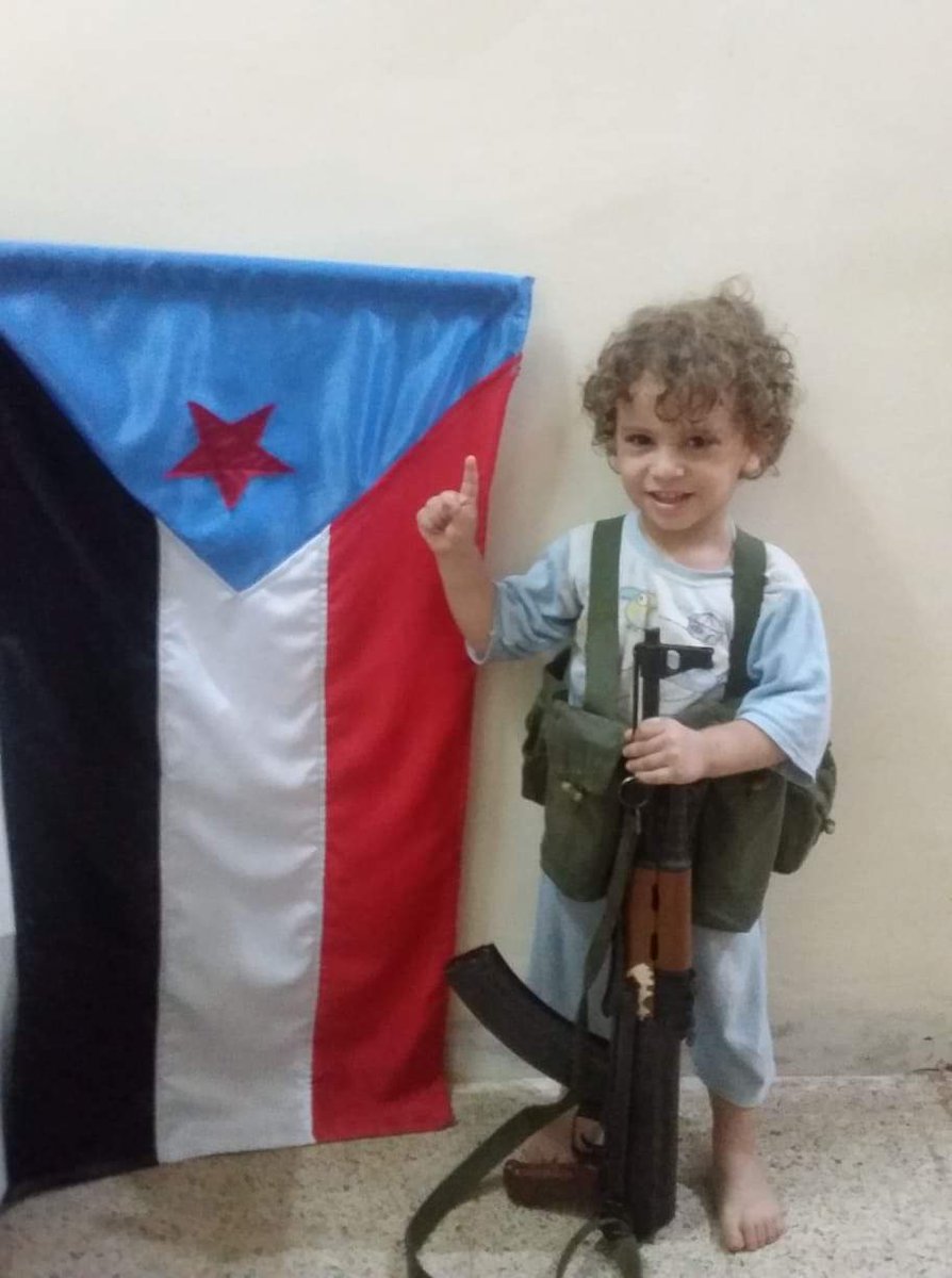 Ahmedalsaleh_SY's tweet photo. الحوثي سمع ان رجال يافع مشغولين بمعركة عدن فظن ان الدخول لها نزهه ولكنه فتح على قواته باب جهنم.
يافع محرقة،من دخلها حي لم يخرج الا رماد كما قال شاعرهم:
يا  كبد  حني   يا   جهنم    ولعي
مكريب مايطفى على بوهم جميع

لا عاد  يبقى  فوق  يافع    يافعي 
لا ما سقيناهم من  الموت  الشنيع https://t.co/ZpBnOHTdPO