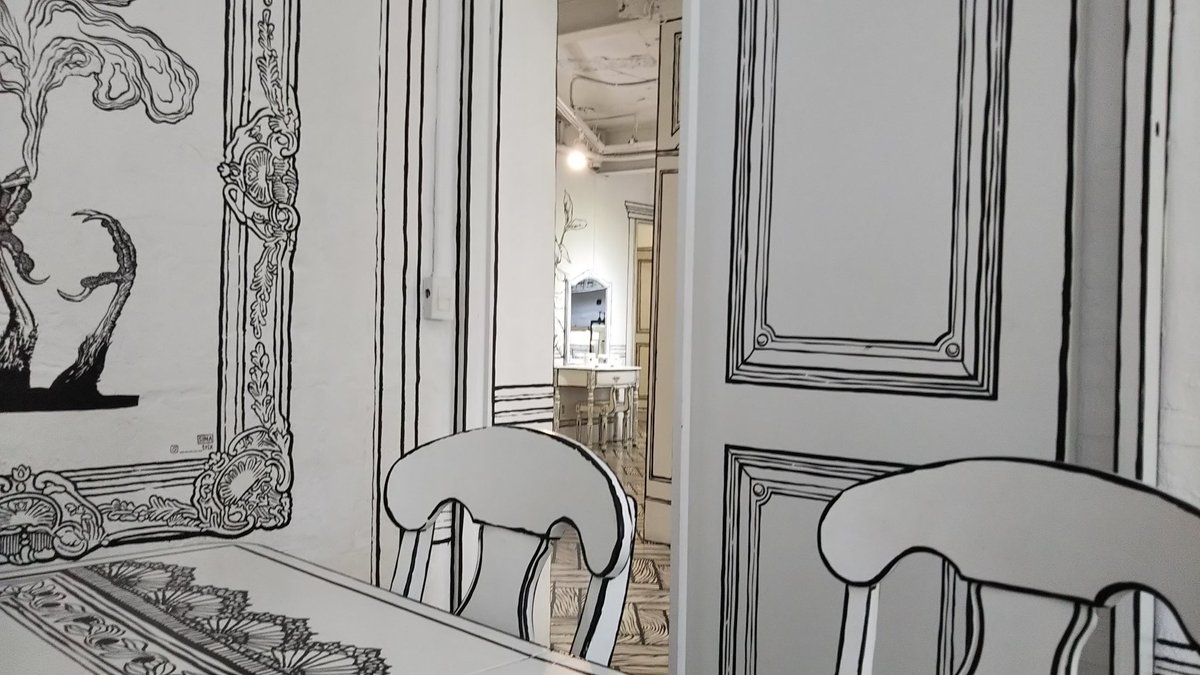 内装が全部モノクロの平面に見える 2dカフェ 漫画の中に迷い込んだみたいで不思議だし 実際にデザインは全て手書きだそうです Togetter 内装が全部モノクロの平面に見える 2dカフェ 漫画の中に迷い込んだみたいで不思議だし 実際にデザインは全て手書きだそうです Togetter