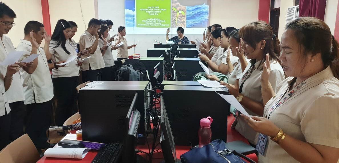 gpf_philippines's tweet photo. July 23 and 30: Capacity-building session and oath-taking ceremony at Kapt. Eddie T. Reyes Integrated School and MOA-signing, oath-taking, and capacity-building session at Kapt. Jose Cardones Memorial Elementary School.
#GPFPh #Peacebuilding #CCI
More at https://t.co/Nc9wT6aaO9 https://t.co/7OTbYgE0XT
