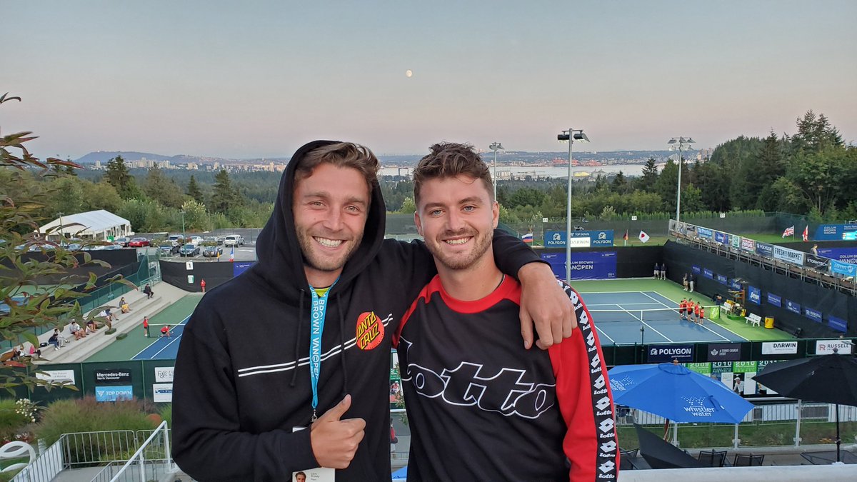 ATPChallenger's tweet photo. Vancouver nights 🌌🌜

@Liambroady &amp; @Jonny_OMara enjoy the festivities as day turns to dusk @vanopentennis. https://t.co/DNk3DJZjZN