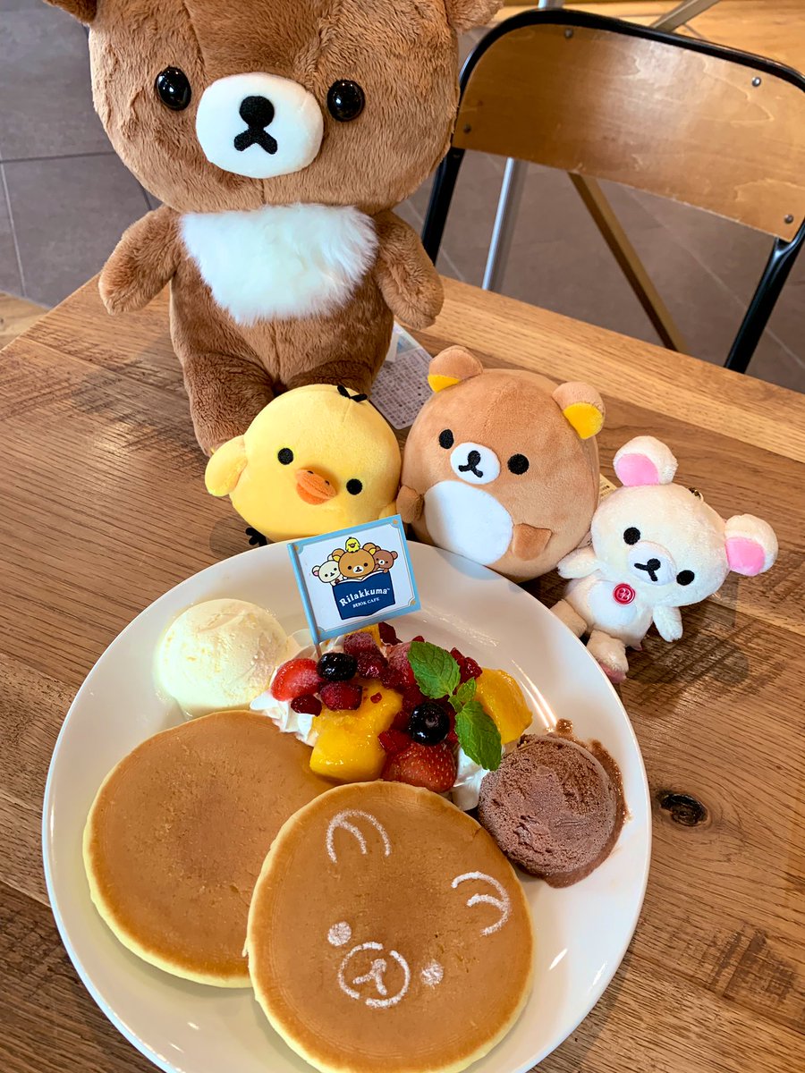Paper Wall Cafe 国立店 リラックマブックカフェ お盆中でも元気に開催中です リラックマのフルーツパン ケーキ はたっぷりのフルーツとアイスが2個付いています 暑い夏でもペロリとお召し上がりいただけます リラックマ リラックマブックカフェ