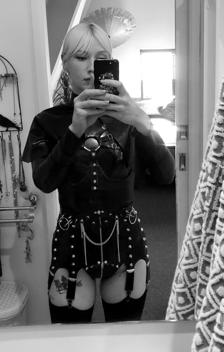 MistressOphelia's tweet photo. Pre-slave shine. I’m back baby! https://t.co/REbbC4Lqca