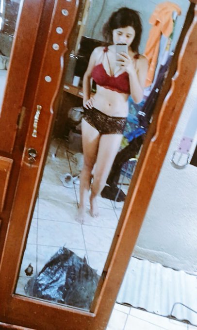 Foto de cuerpo completo a rostro 🤭🖤  Ahora si saben como soy 🖤🔥 https://t.co/7eRJSth7rT