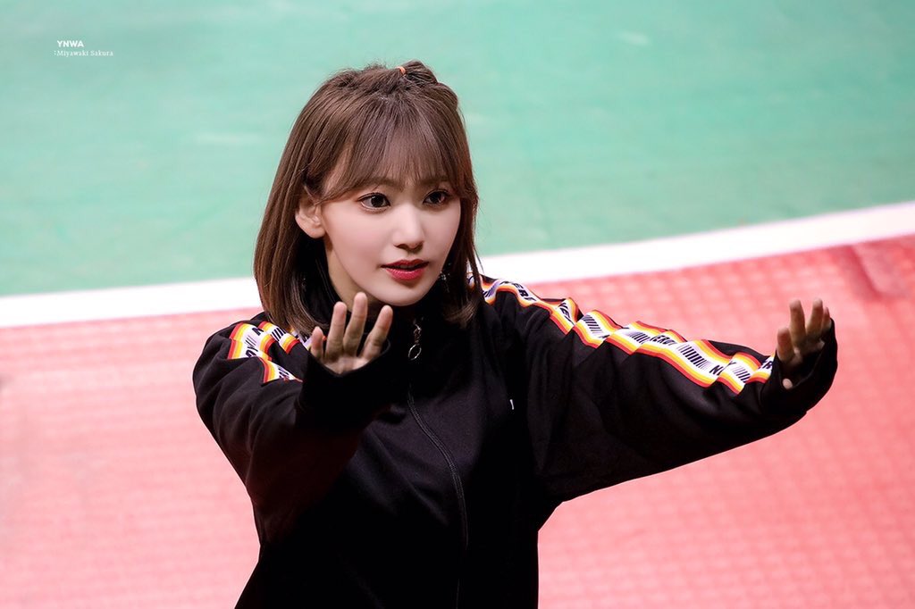 not to be dramatic but she's the most beautiful person on earth, literally breathtaking