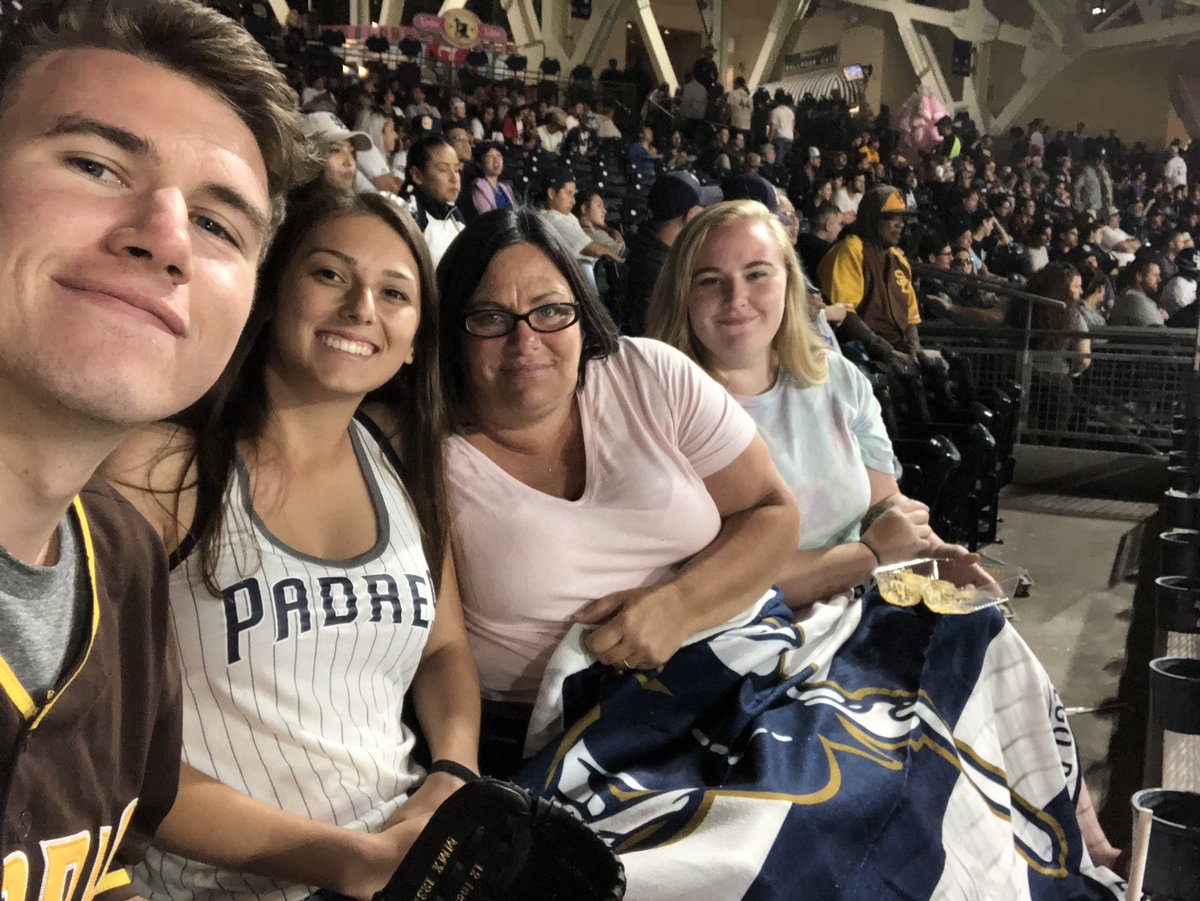 allexissssss's tweet photo. #FRIARFAITHFUL https://t.co/Squ7PBgKp5