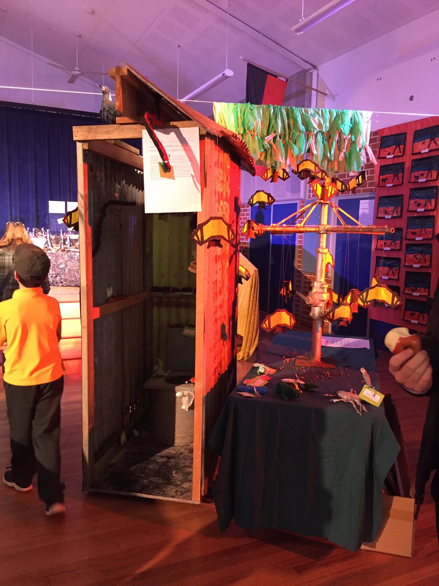 vaifoiakau's tweet photo. Art exhibition! Students showcasing their best projects based on this beautiful country, Australia.  #acuedu_p https://t.co/YV8VNCHX9I