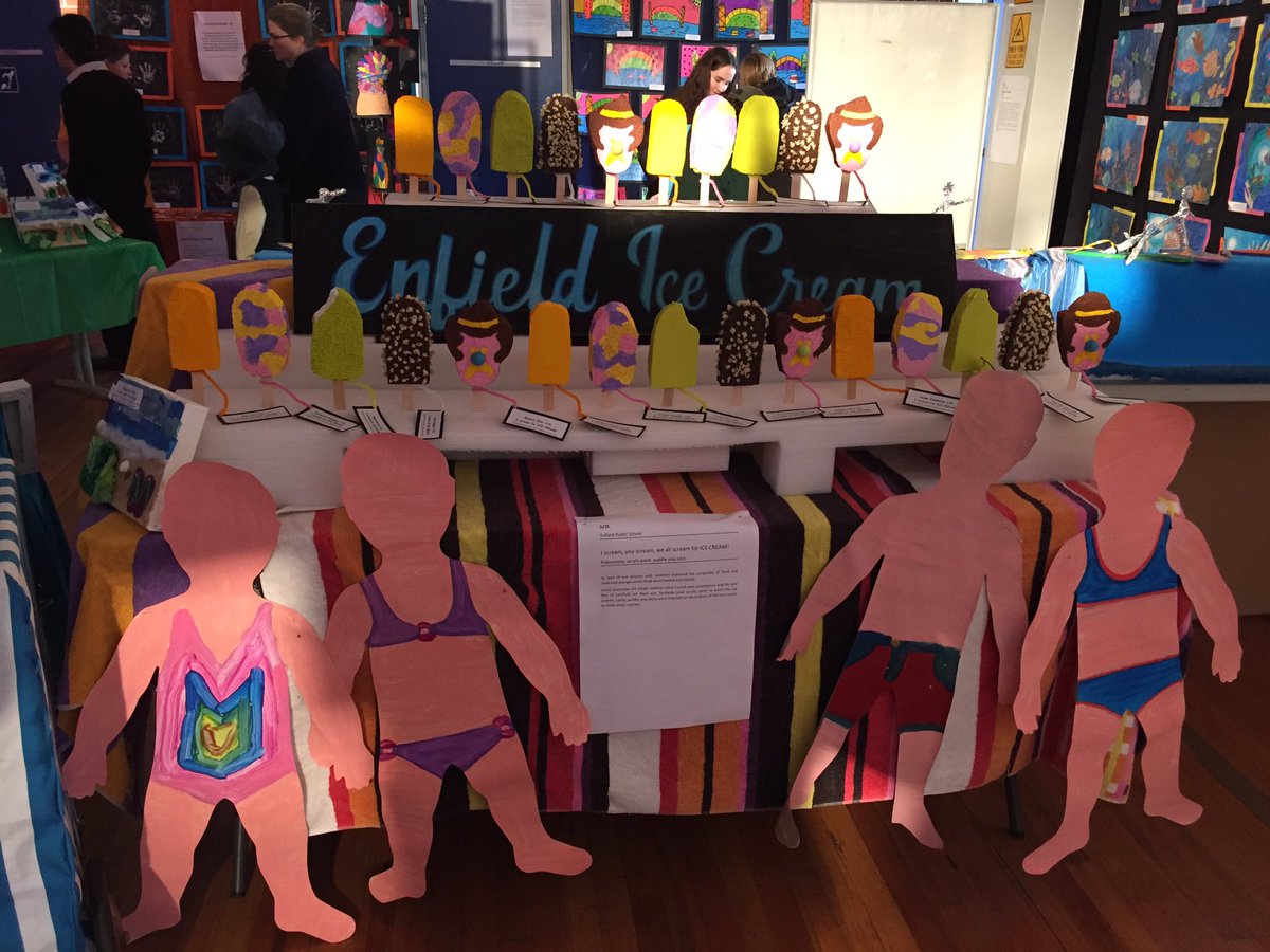 vaifoiakau's tweet photo. Art exhibition! Students showcasing their best projects based on this beautiful country, Australia.  #acuedu_p https://t.co/YV8VNCHX9I