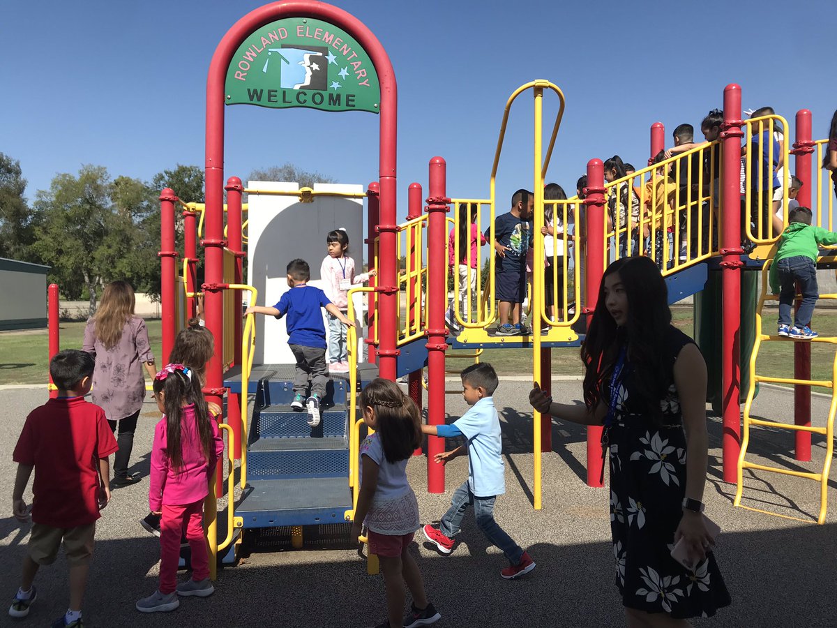 PurdyTeacher's tweet photo. @RascalPride kindergarteners are learning how to use their walking feet on the playground. Great way to teach their PRIDE expectations. #RUSDPBIS #RUSDBEST #WeAreRUSD @tigg12er  @StuServicesRUSD https://t.co/FMxhoEDpt1