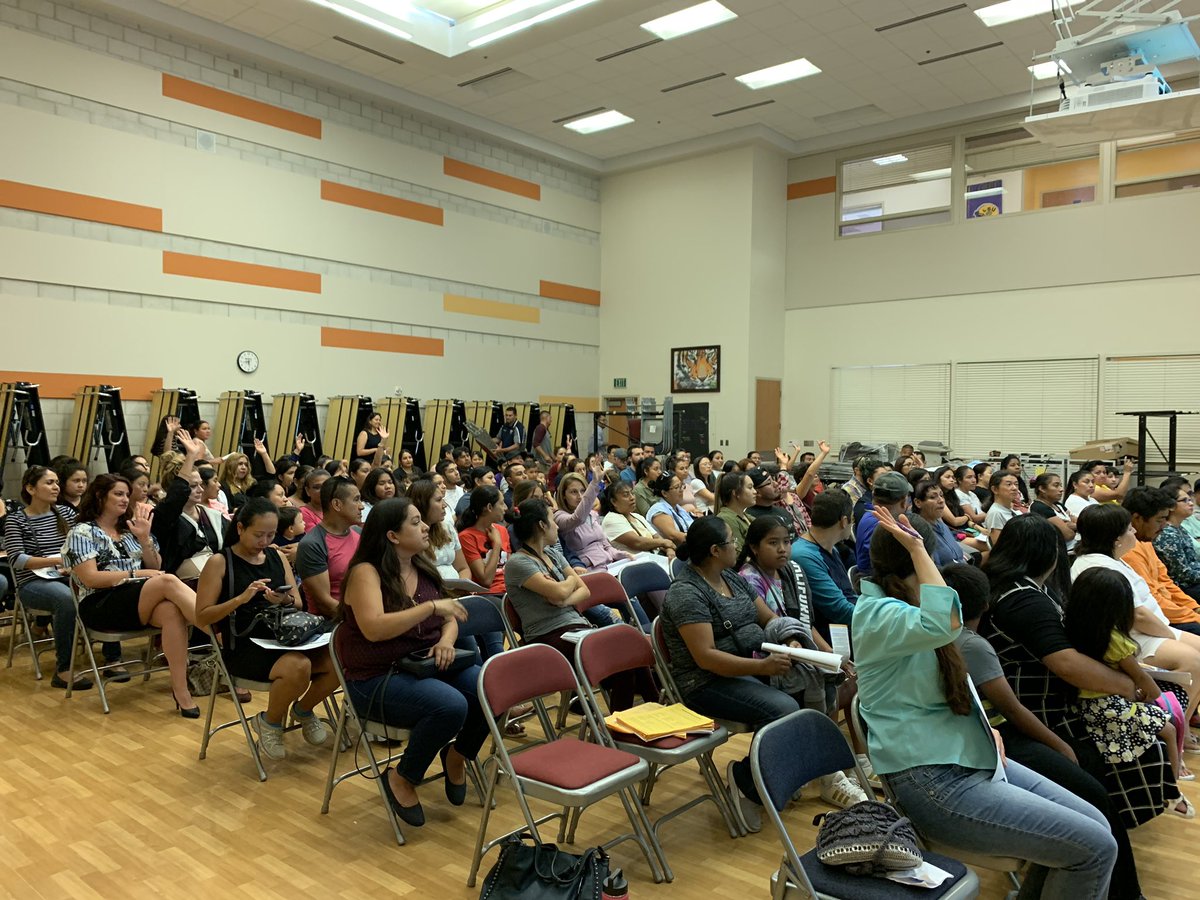 SanMarcosTigers's tweet photo. Information night @SanMarcosTigers for our SMUSD English learners families.
Noche de información en San Marcos Elementary para nuestras familias de estudiantes de inglés como segundo idioma. #SMETigerway #Families @SanMarcosUSD @tSMpromise https://t.co/JveEpYjADN
