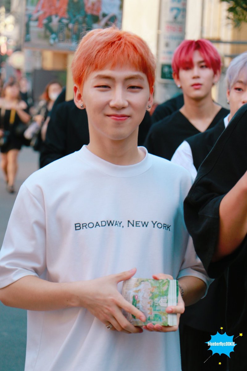 Rookie_0419's tweet photo. 190812 홍보

#BIT #비아이티 #ROOKIE #루키 #HYEONSEOK #현석  #정현석 @bit5_official https://t.co/dGax6xNQnY