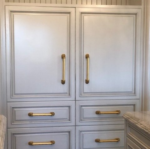 NottingHardware's tweet photo. Sneak peek! Kitchen #hardware installation in-progress. We can't wait to see more of this! #Acanthus #appliancepulls in #gold finish. #handmade by #artisans in the #USA. #highend #luxury #interiordecor #kitchendesign #nottinghilldecorativehardware https://t.co/56LuJOKhAT