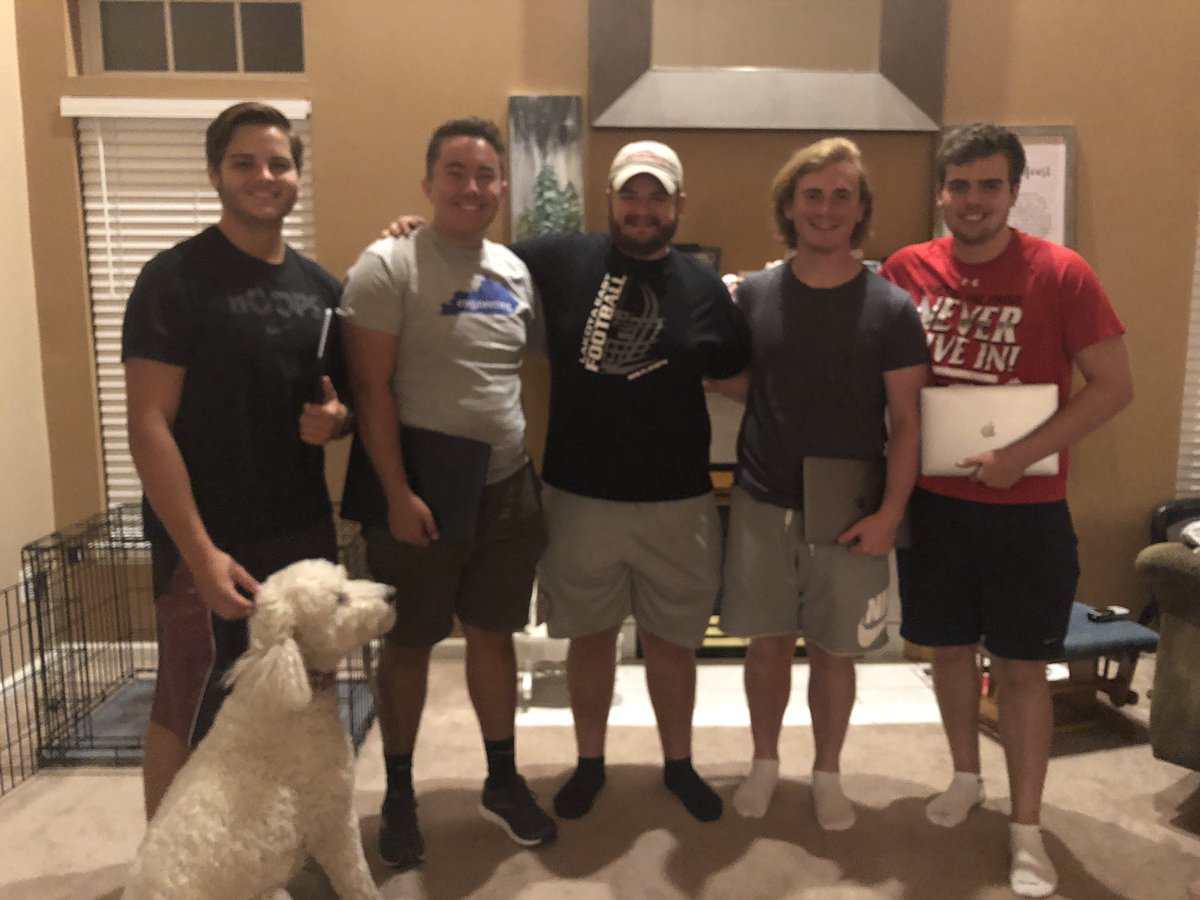 wilksworld1's tweet photo. This just makes my heart happy! Central Ohio kids! And the crew for their Fantasy Football draft. Not a bad way to spend the night before you leave for college. Love these boys! #lifeisahighway #cbusbound โค๏ธ๐โค๏ธ https://t.co/tt24oQpMAI