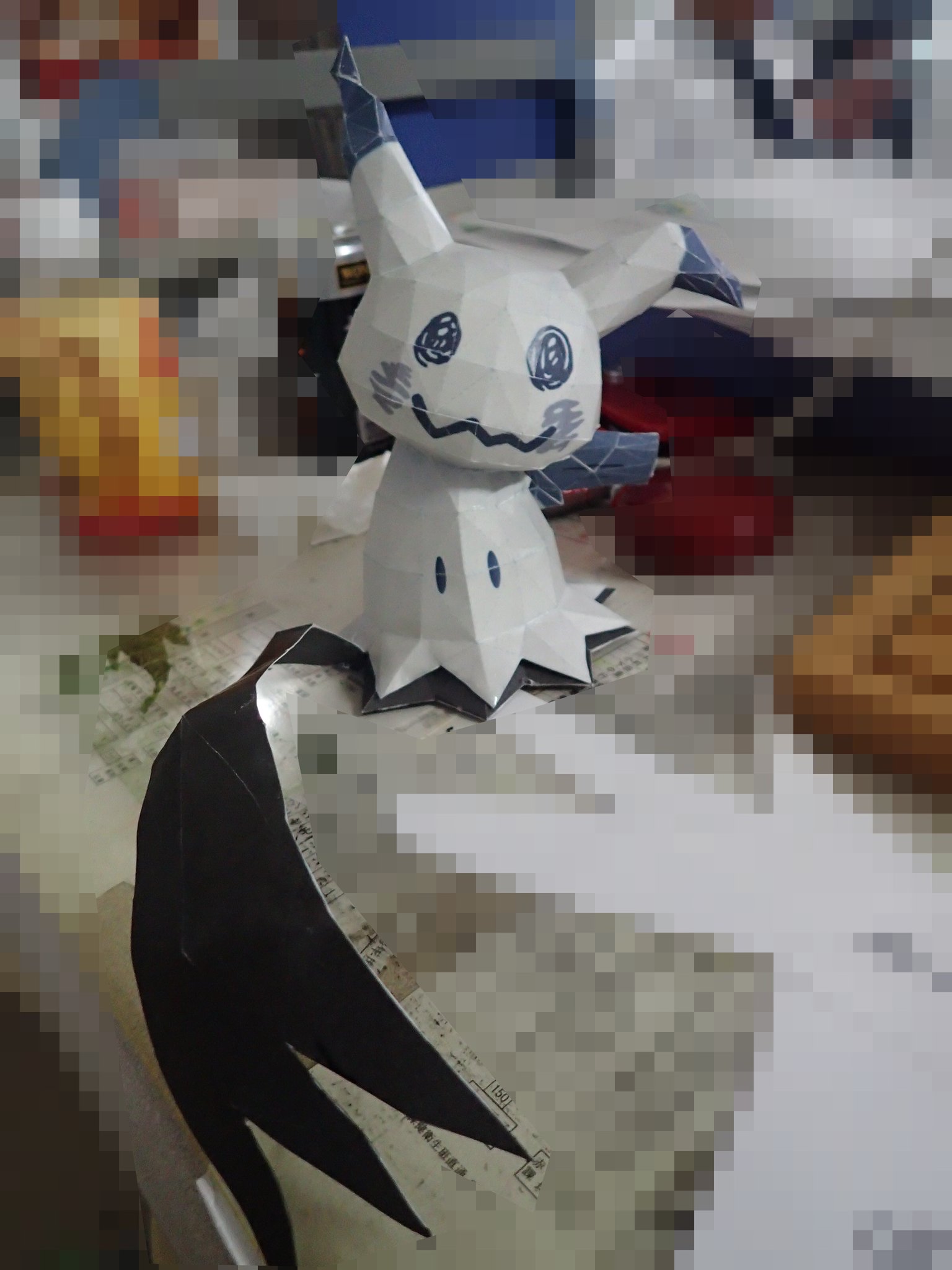 Twitter पर 獅子王 アイコンにしているミミッキュです ポケモンしないので色がこれでいいのかは不明です これは簡単でしたねー 昼休みの昼食後に４日位 飾ると怒られるので封印されてると思います ミミッキュ ポケモン ペパクラ ペーパークラフト