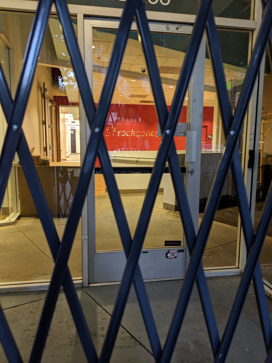 gtmanfred's tweet photo. I was wandering around SF tonight and found this relic #oncearackeralwaysaracker https://t.co/lGY5Ww4Lst