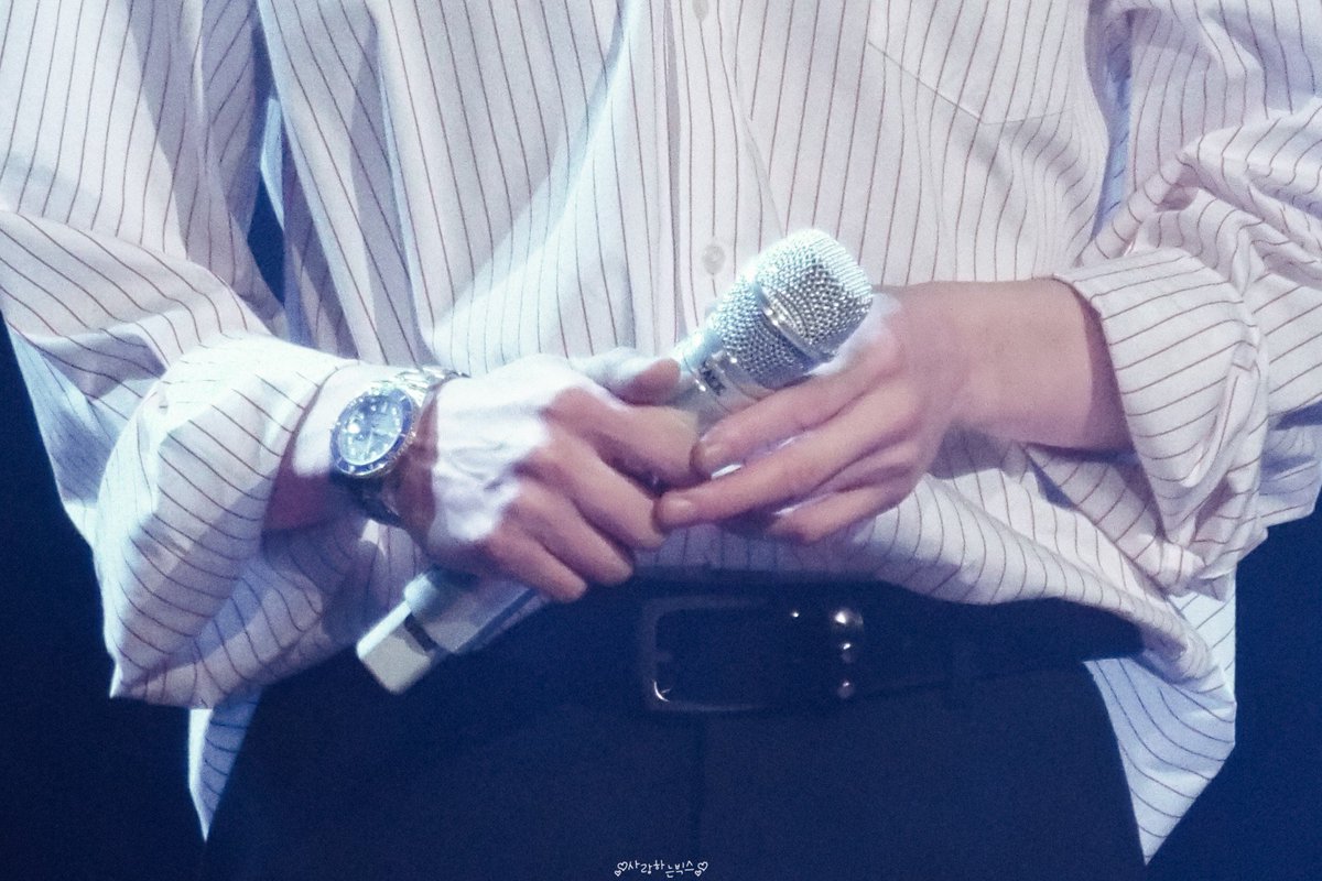 dearestVIXX's tweet photo. 190727 말레이시아 K-Performance Show 2019
(저녁)
❀.(*´▽`*).❀ @JUNGTW_LEO
#빅스 #VIXX #레오 #LEO #정택운 #로맨티시즘 #Romanticism #MUSE #마리앙투아네트 #택르젠 #LEOinMY #KPerformanceShow2019 https://t.co/h2b1g8CX9V
