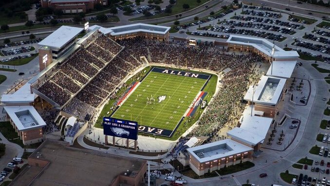 nickwalt's tweet photo. Top: 6A Texas HS teams
Bottom Left: 3A Texas HS team
Bottom Right: #1 California HS team

No words....... Just letters: #TXHSFB https://t.co/dA5zWDnpAN
