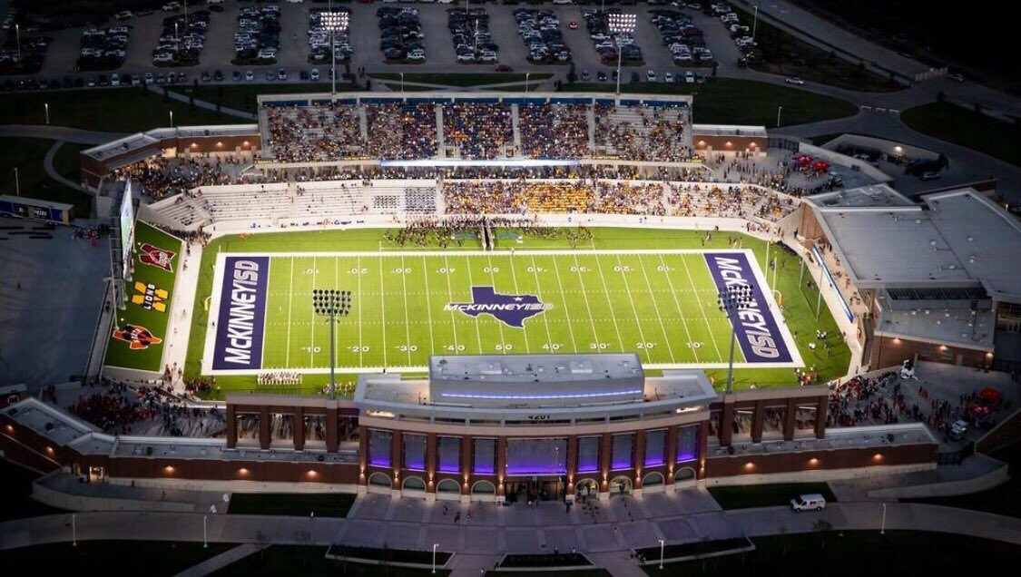 nickwalt's tweet photo. Top: 6A Texas HS teams
Bottom Left: 3A Texas HS team
Bottom Right: #1 California HS team

No words....... Just letters: #TXHSFB https://t.co/dA5zWDnpAN