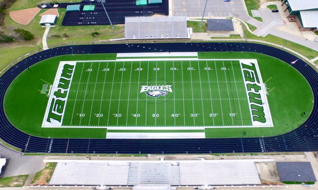 nickwalt's tweet photo. Top: 6A Texas HS teams
Bottom Left: 3A Texas HS team
Bottom Right: #1 California HS team

No words....... Just letters: #TXHSFB https://t.co/dA5zWDnpAN