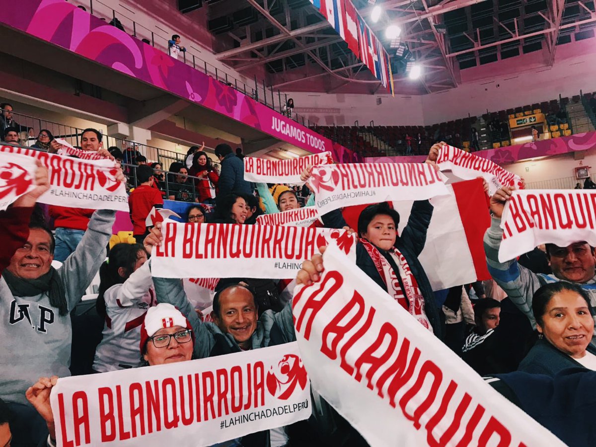 blanquirroja's tweet photo. Gracias a los hinchas que sumaron su aliento y nos apoyaron en cada sede, incluso en momentos complicados como las últimas fechas del fútbol. A los voluntarios que fueron ejemplo de empatía y desprendimiento: no dudaron en darnos siempre una mano en cada disciplina (4) https://t.co/kdLyxw3K9V