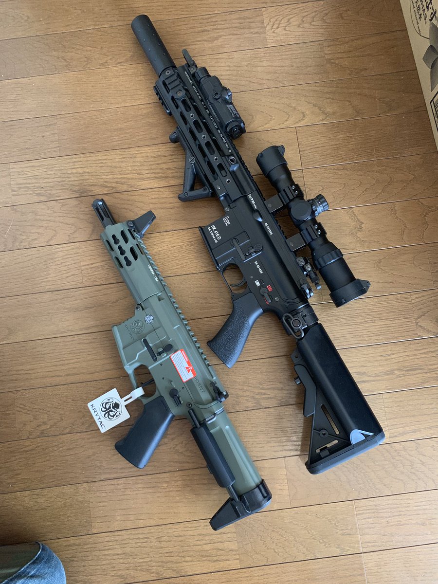 Pumpkin_Makoto's tweet photo. 一応サイズ比較😊
右 東京マルイ 次世代電動HK416D DELTA
左 KRYTAK TRIDENT MkⅡ PDW
#東京マルイ
#次世代電動
#HK416DDELTA
#KRYTAK
#TRIDENTMk2PDW
#サイズ比較 https://t.co/9hCs7GM5xu