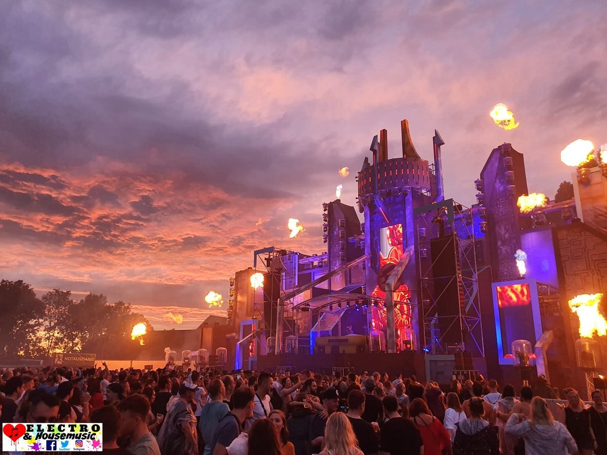 DJElectroHouseL's tweet photo. Β‘ QuΓ© fin de semana tan emotivo! Electrisize Festival 2019β€β«ππΊπππβπ₯#electrisize2019 #electrisize #hardstyle
#electro #electronicmusic #tomorrowland #rave #edmlove #love #edm #ibiza #party #MusicFestival #edclv2019 #EDMlife #dancing #Ultra2019 #mainstage #DJ #RaveFamily https://t.co/OTfwY2DKau