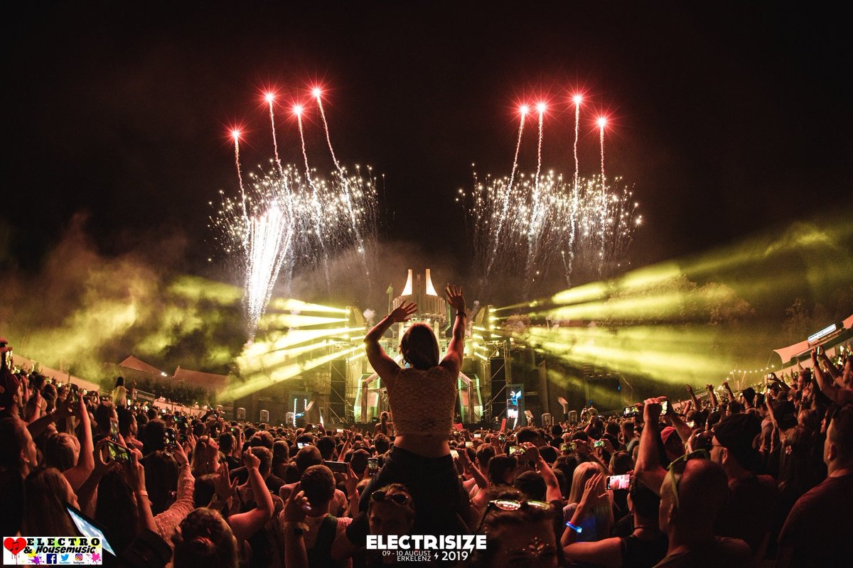 DJElectroHouseL's tweet photo. Β‘ QuΓ© fin de semana tan emotivo! Electrisize Festival 2019β€β«ππΊπππβπ₯#electrisize2019 #electrisize #hardstyle
#electro #electronicmusic #tomorrowland #rave #edmlove #love #edm #ibiza #party #MusicFestival #edclv2019 #EDMlife #dancing #Ultra2019 #mainstage #DJ #RaveFamily https://t.co/OTfwY2DKau