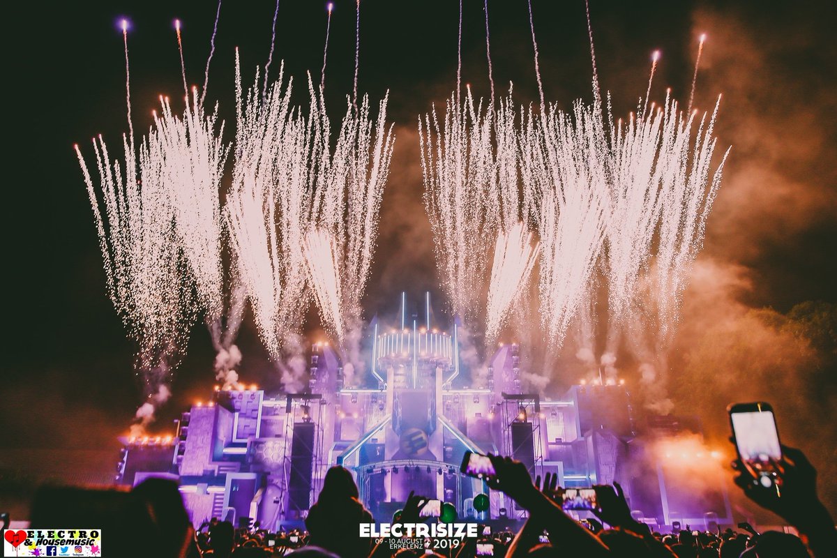 DJElectroHouseL's tweet photo. Β‘ QuΓ© fin de semana tan emotivo! Electrisize Festival 2019β€β«ππΊπππβπ₯#electrisize2019 #electrisize #hardstyle
#electro #electronicmusic #tomorrowland #rave #edmlove #love #edm #ibiza #party #MusicFestival #edclv2019 #EDMlife #dancing #Ultra2019 #mainstage #DJ #RaveFamily https://t.co/OTfwY2DKau