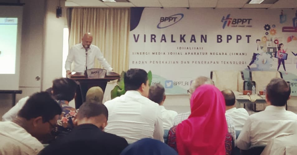 ppipe_bppt's tweet photo. Kepala @BPPT_RI @hammam_riza memberikan pengarahan pada acara Sinergi Media Sosial Aparatur Negara (SIMAN) di Gedung BPPT Thamrin dalam rangka memviralkan BPPT sebagai bagian dari pekerjaan SDM IPTEK dalam kegiatan sehari-hari, terlebih menghadapi era Industri 4.0
#BPPT #PPIPE https://t.co/DPeAzwTvl9