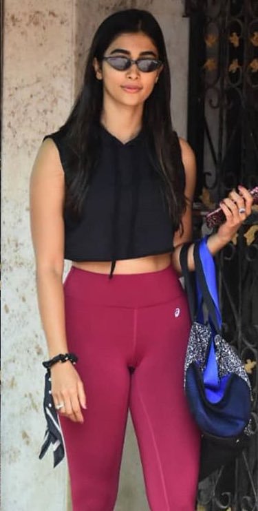 EB0rxqwWsAA-qrW?format=jpg&name=900x900