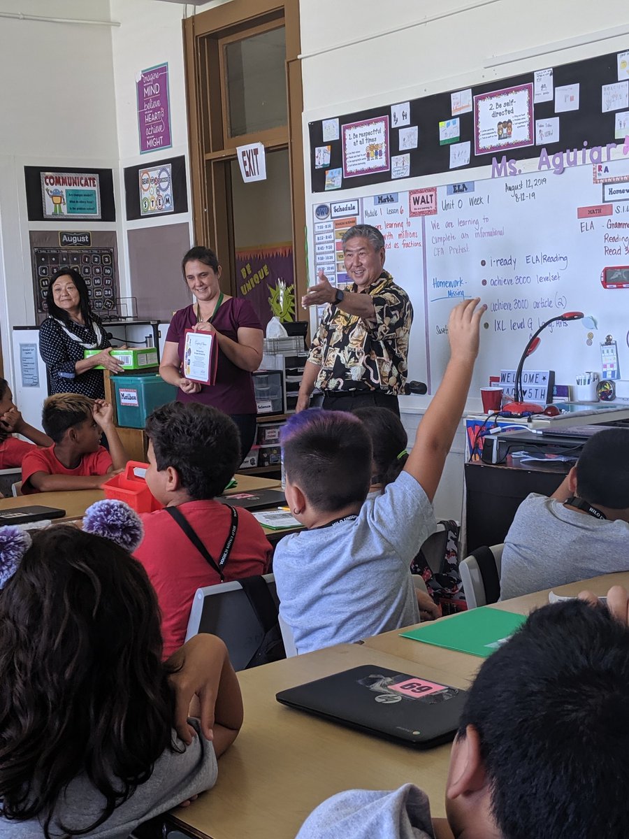 NoheaMs's tweet photo. What an amazing opportunity for @kumuaguiar's class! Today @hilounionschool they were presented an adopt-a-beehive certificate by Chef Alan Wong & Professor Lorna Tsutsumi. #UHH #buildingcommunitypartnerships #sustainability #Beesareimportant https://t.co/l9imnbaqux
